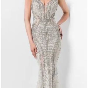 Terani couture 1711GL3552 pagent prom dress size 8